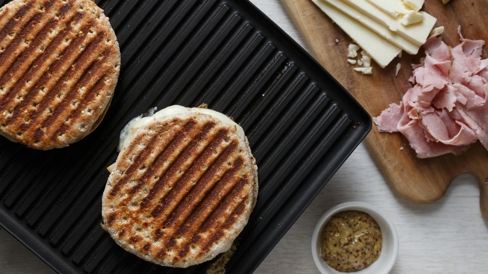 Best Paninis with Rosemary Ham, Cheddar, and Pears Recipe