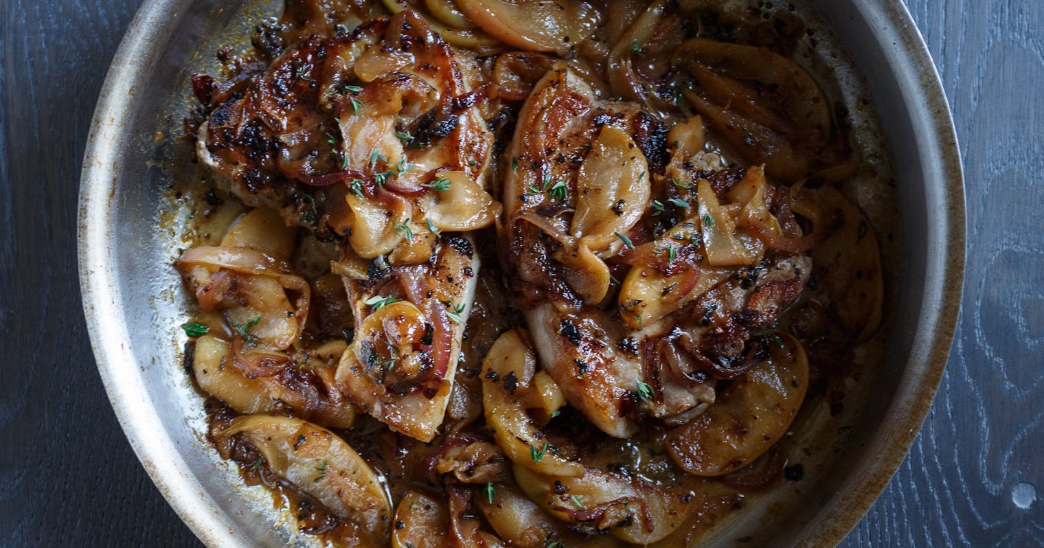 Best Pork Chops with Caramelized Apples and Onions Recipe 