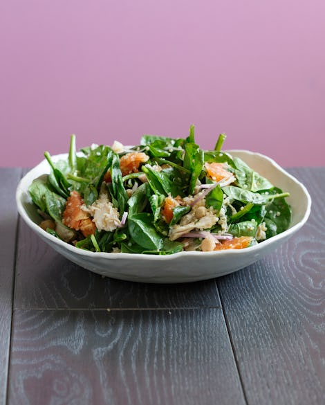 Spinach Salad with Quinoa, Chicken, Chickpeas and Oranges