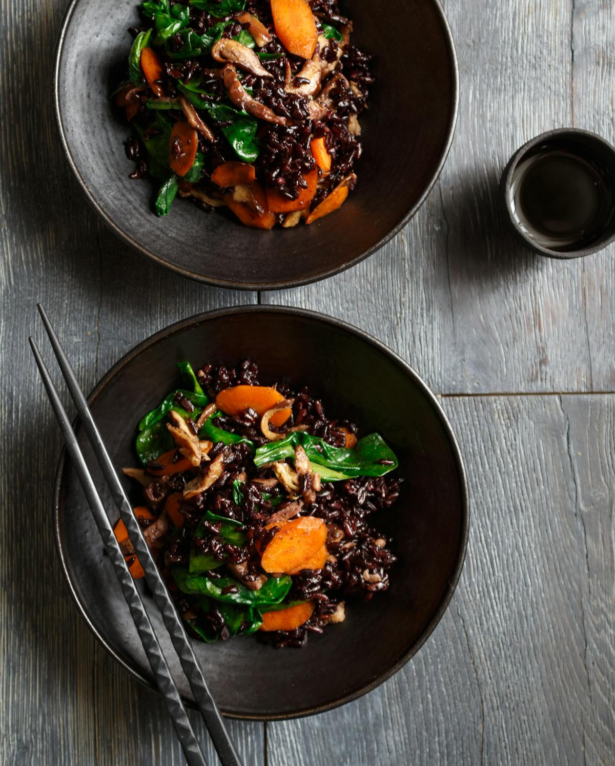 https://images.theyellowtable.com/best-stir-fry-black-rice-shiitake-mushrooms-spinach-recipe.jpg?w=1200&q=45